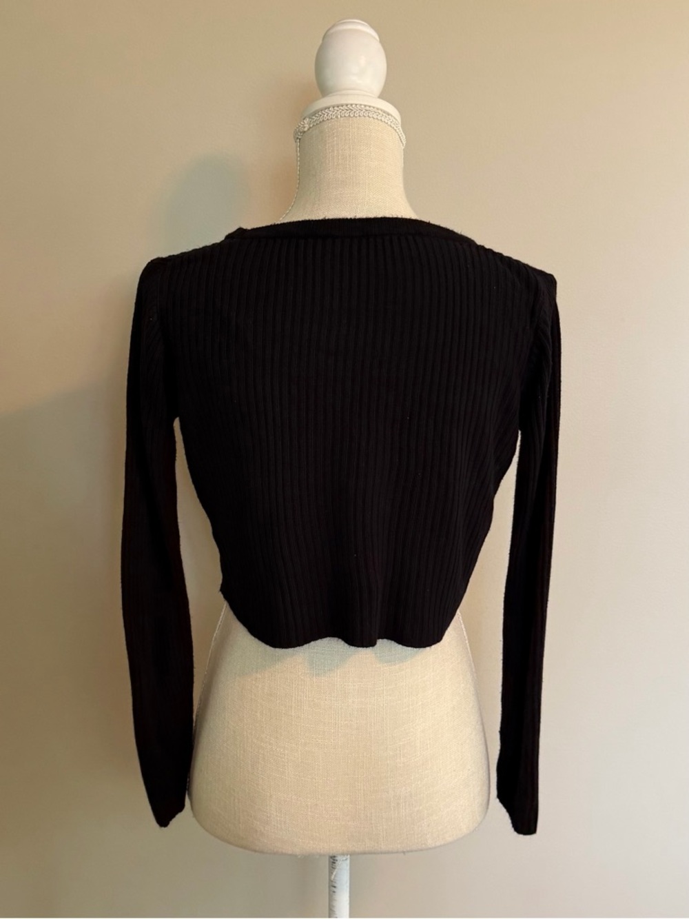 Cropped Black Ribbed Button-Up Cardigan - Picture 5 of 8